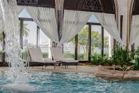 Sharq Village & Spa, a Ritz-Carlton Hotelの敷地内または近くにあるプール