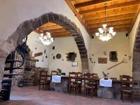 Reštaurácia alebo iné gastronomické zariadenie v ubytovaní Sitjar Casa Rural