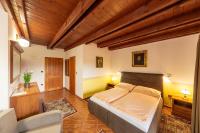 Łóżko lub łóżka w pokoju w obiekcie Hotel El Greco