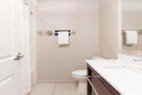 Ein Badezimmer in der Unterkunft Residence Inn by Marriott Las Vegas Airport