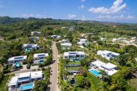 una vista aérea de un complejo turístico en Villas Agua Dulce, en Sosúa