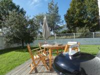 Vonkajšia záhrada v ubytovaní Maison de vacances avec grand jardin et proche plage, 6 pers, chiens bienvenus - FR-1-540-236