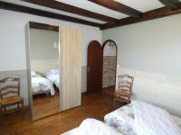 Posteľ alebo postele v izbe v ubytovaní Maison de vacances avec grand jardin et proche plage, 6 pers, chiens bienvenus - FR-1-540-236