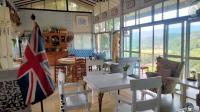 En restaurant eller et andet spisested på Balmy Hideout Cafe & Homestay