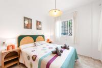 Łóżko lub łóżka w pokoju w obiekcie Villa Oliva Nerja - Luxury Redesign & Private Pool