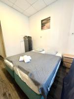 Posteľ alebo postele v izbe v ubytovaní Aradi Rooms with Private bathroom in the City Centre