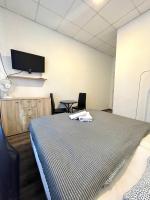 Posteľ alebo postele v izbe v ubytovaní Aradi Rooms with Private bathroom in the City Centre