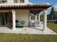 Ogród w obiekcie VILLA L'ESTEREL AVEC PISCINE VUE MER 6 Pers