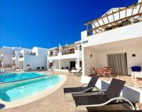 Bazén v ubytování Heated pools-200m beach- Wifi nebo v jeho okolí