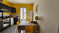 Kuchnia lub aneks kuchenny w obiekcie Maison vigneronne 8p / jardin / parking