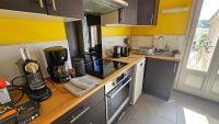 Kuchnia lub aneks kuchenny w obiekcie Maison vigneronne 8p / jardin / parking