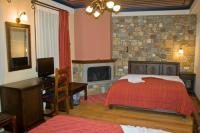 Postel nebo postele na pokoji v ubytování Zagori Philoxenia Hotel