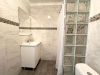 Koupelna v ubytování Apartsalou Bilbao