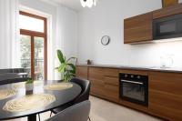 Kuchyň nebo kuchyňský kout v ubytování Tichý apartmán v centru města u metra s balkónem a parkováním