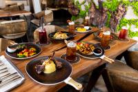 Jídlo v penzionu – hostince nebo okolí