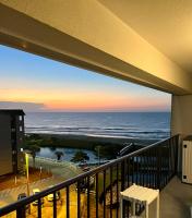 ein Blick auf das Meer vom Balkon in der Unterkunft Luxe by the Sea - 5-Star Beachfront Escape in Myrtle Beach