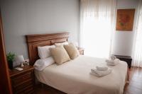 A bed or beds in a room at Casa La Sinagoga de Trujillo
