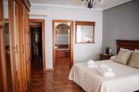A bed or beds in a room at Casa La Sinagoga de Trujillo