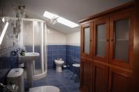 A bathroom at Casa La Sinagoga de Trujillo