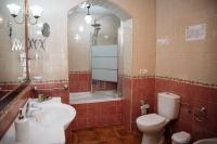 A bathroom at Casa La Sinagoga de Trujillo