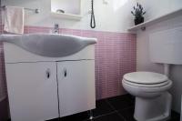 Koupelna v ubytování Apartments Jadra