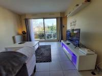 Televízia a/alebo spoločenská miestnosť v ubytovaní Appartement moderne aux Pavillons-sous-Bois - 24 m² + Terrasse