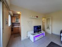 Televízia a/alebo spoločenská miestnosť v ubytovaní Appartement moderne aux Pavillons-sous-Bois - 24 m² + Terrasse