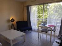 Posedenie v ubytovaní Appartement moderne aux Pavillons-sous-Bois - 24 m² + Terrasse