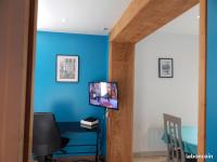 Televízia a/alebo spoločenská miestnosť v ubytovaní Saint Malo Bel appartement plain pied 300 m gare pres plage du sillon intras muros