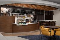 Lounge nebo bar v ubytování Courtyard Syracuse Downtown at Armory Square