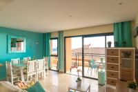 Posezení v ubytování Lucky Thirteen - Apartment with Ocean View