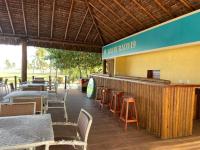 Restaurace v ubytování Mansão Frente Mar 8 Suítes em Praia do Forte