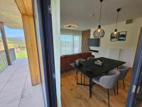 TV a/nebo společenská místnost v ubytování DeLuxe apartmán s terasou Janské Lázně 3 Ski&Bike by AlkaTravel