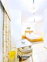 Ein Bett oder Betten in einem Zimmer der Unterkunft Stylish 3-bedroom plus Maid room - Villa in JVC - Dubai