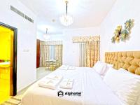 Ein Bett oder Betten in einem Zimmer der Unterkunft Stylish 3-bedroom plus Maid room - Villa in JVC - Dubai