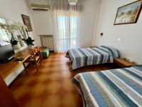 A bed or beds in a room at Hotel Ca' Bianca da Paolino
