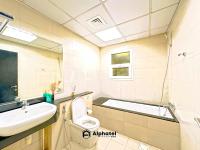 Ein Badezimmer in der Unterkunft Stylish 3-bedroom plus Maid room - Villa in JVC - Dubai
