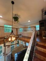 Ein Sitzbereich in der Unterkunft Cozy Coop Casita - Lake Travis-Hot Tub-Tiny House