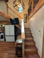 Küche&#47;Küchenzeile in der Unterkunft Cozy Coop Casita - Lake Travis-Hot Tub-Tiny House