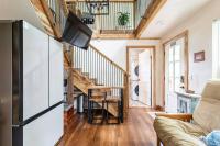 Ein Sitzbereich in der Unterkunft Cozy Coop Casita - Lake Travis-Hot Tub-Tiny House