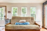 Ein Sitzbereich in der Unterkunft Cozy Coop Casita - Lake Travis-Hot Tub-Tiny House