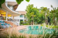 Villa De Leaf River Kaeng Krachanの敷地内または近くにあるプール