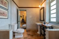 Mansao Curtorim - A CGH Earth SAHA Experienceにあるバスルーム