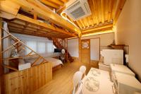 Ein Bett oder Betten in einem Zimmer der Unterkunft Hanok stay Mokhyang