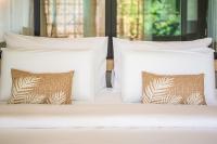 Villa De Leaf River Kaeng Krachanにあるベッド