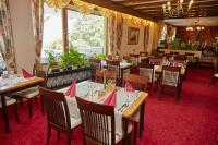 En restaurant eller et andet spisested på Hotel-Gasthof Die Post Brennerei Frankenhöhe