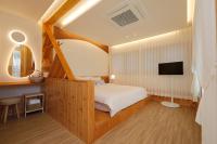 Ein Bett oder Betten in einem Zimmer der Unterkunft Hanok stay Mokhyang