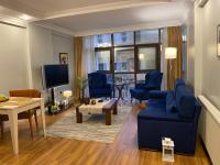 Posezení v ubytování Stay Comfort Home, 110 m2 Home at City Center, Metro in 10 seconds, 1 living room and 1 bedroom