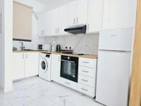 Kuchyň nebo kuchyňský kout v ubytování Sea Side Appartment in Kato Paphos