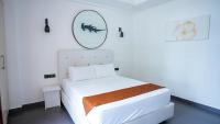 Postel nebo postele na pokoji v ubytování Silver Oasis Maldives